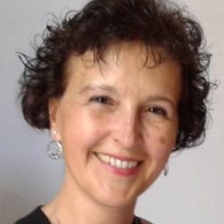 Julia María Carabaza Bravo